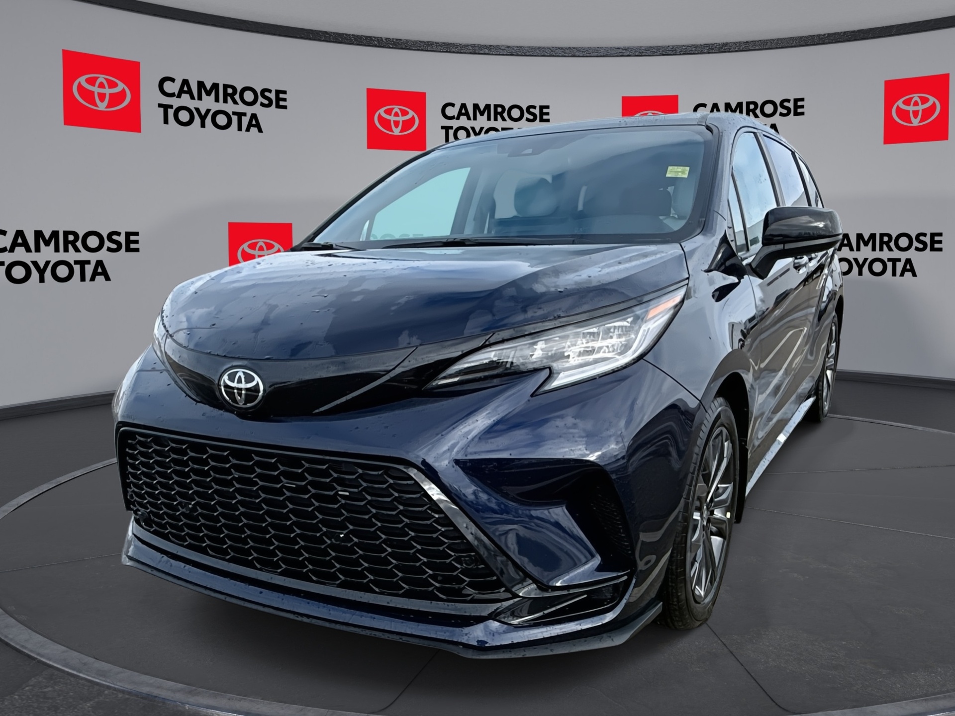 Blu 2026 Toyota Sienna Minivan Front-Wheel Drive Automatic