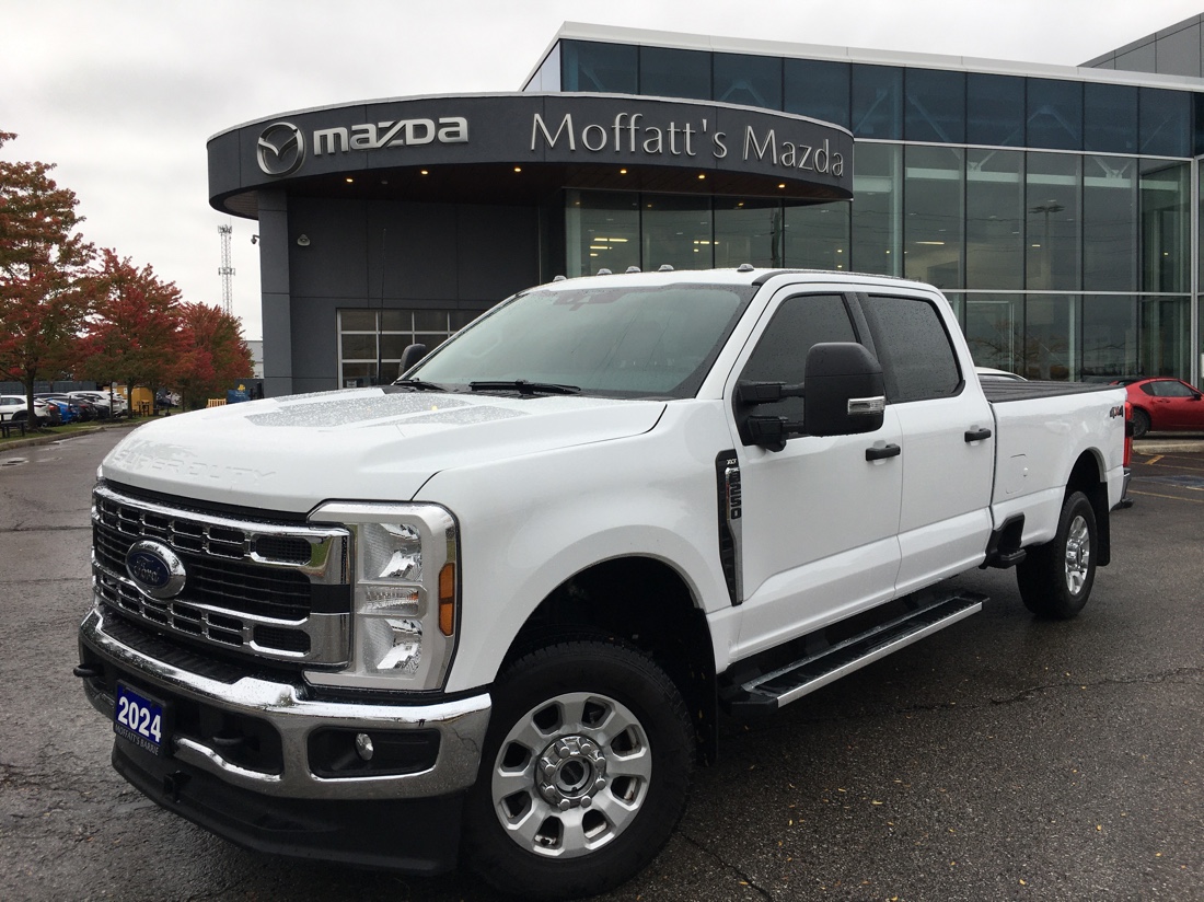 White 2024 Ford F-250 Super Duty Pickup Truck Four-Wheel Drive Automatic