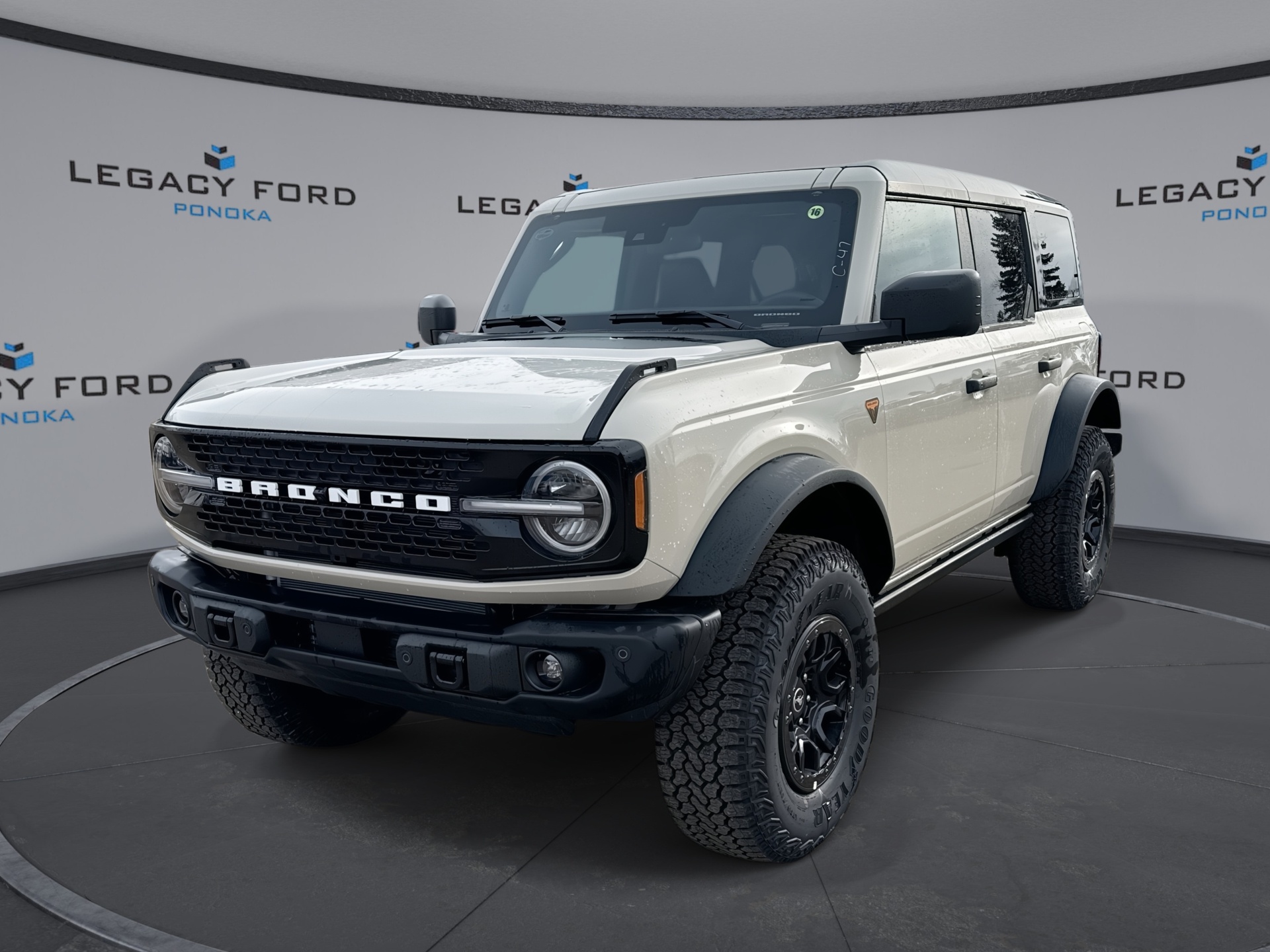 Desert Sand 2026 Ford Bronco SUV / Crossover Four-Wheel Drive Automatic