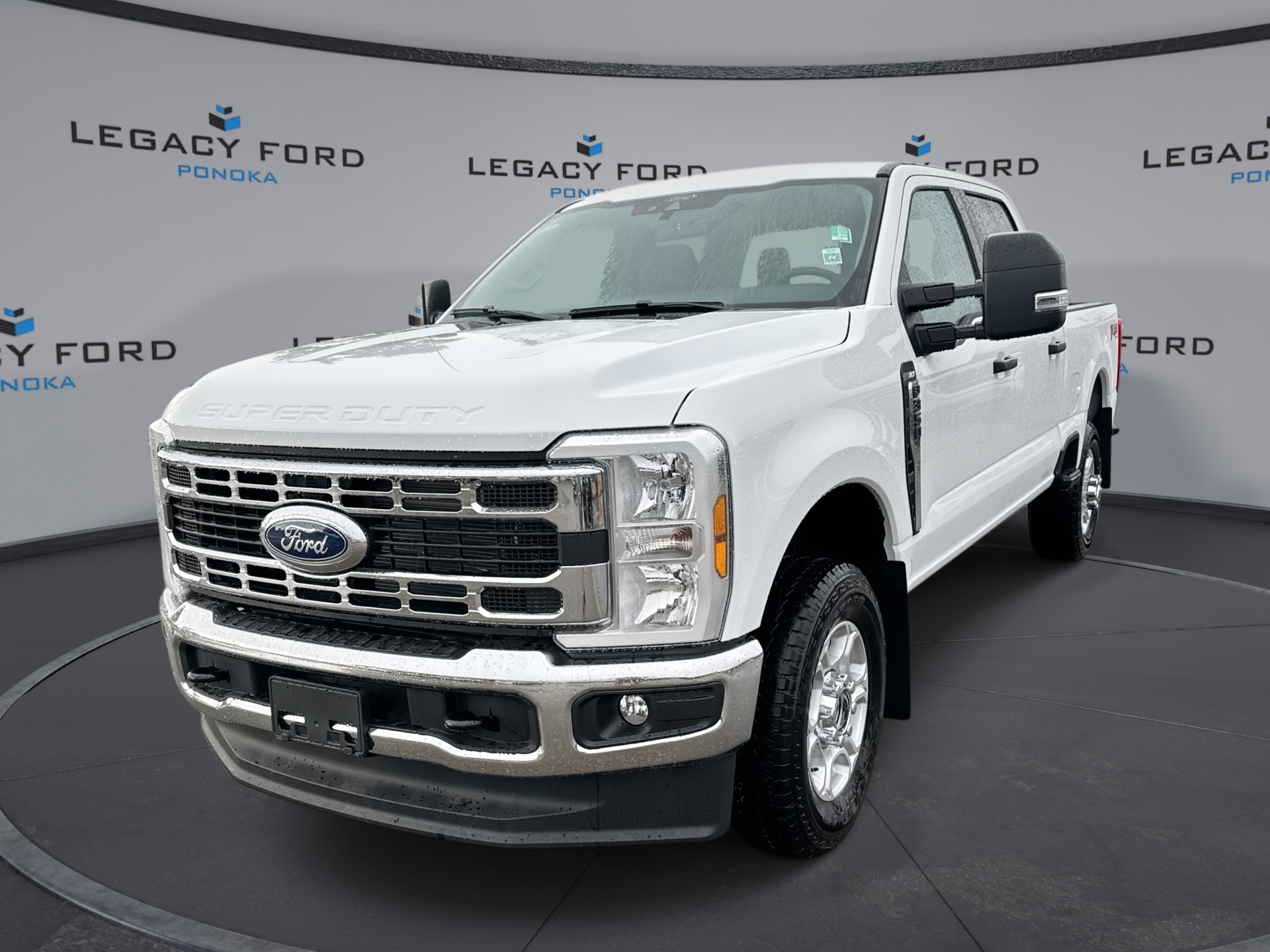 Oxford White 2026 Ford F-350 Super Duty Pickup Truck Four-Wheel Drive Automatic