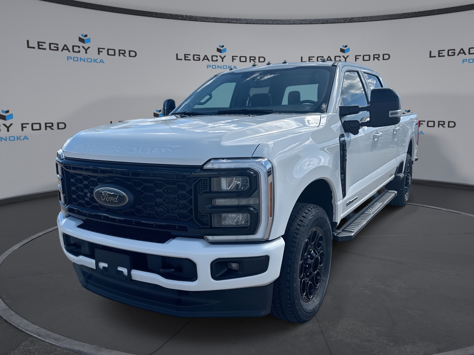 Star White Metallic Tri-Coat 2026 Ford F-350 Super Duty Pickup Truck Four-Wheel Drive Automatic