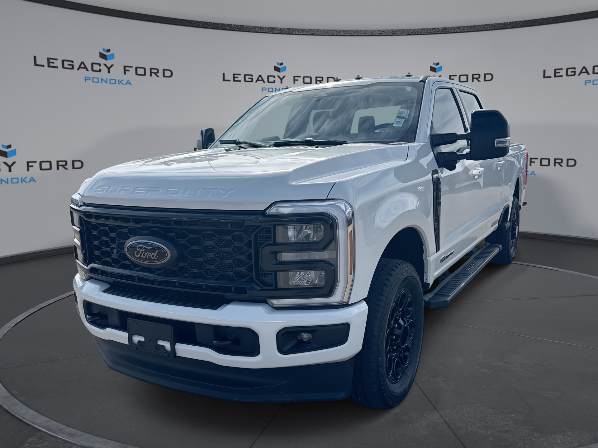 Star White Metallic Tri-Coat 2026 Ford F-350 Super Duty Pickup Truck Four-Wheel Drive Automatic