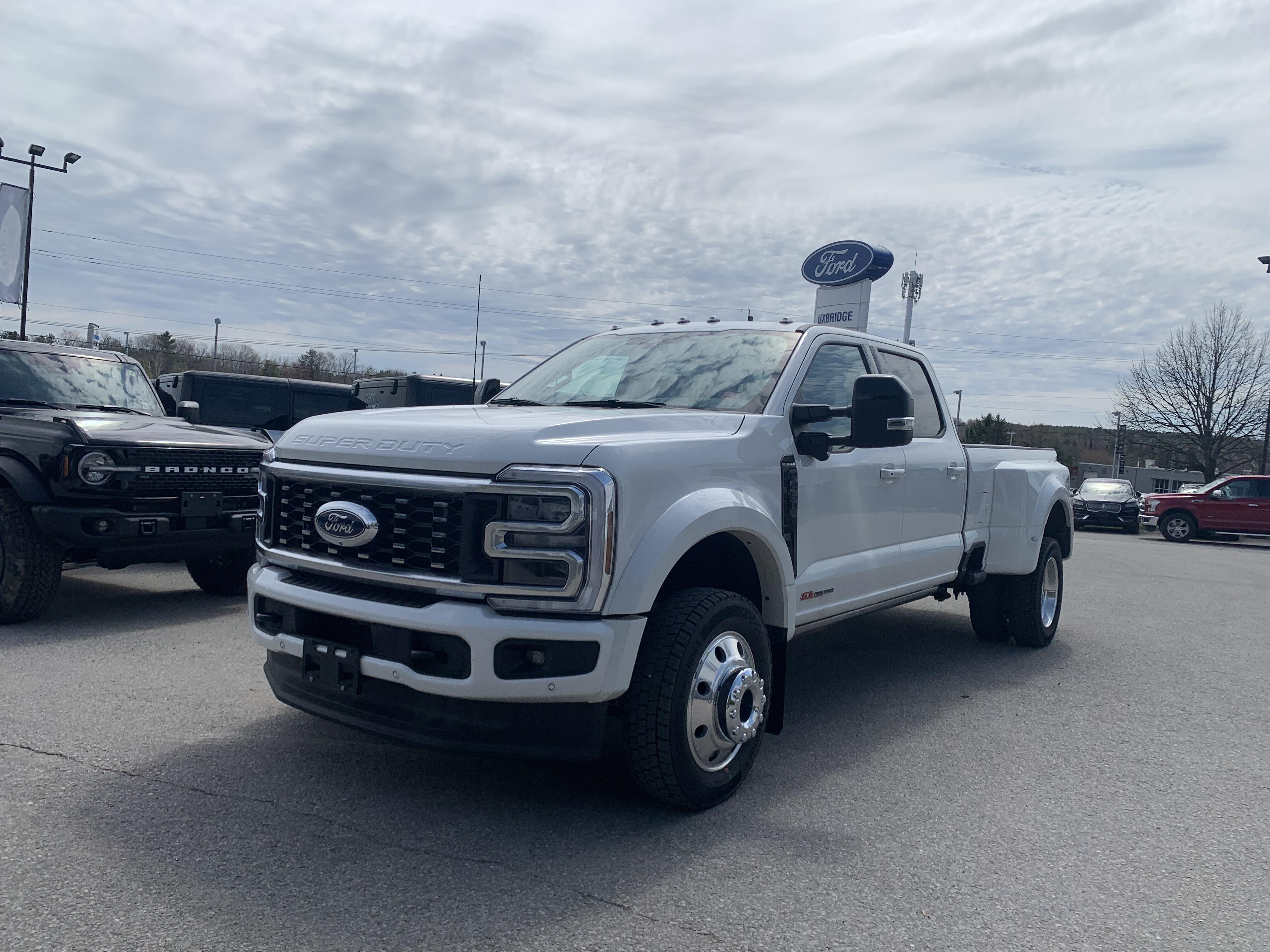 Star White Tri-Coat 2026 Ford F-450 Super Duty Pickup Truck Four-Wheel Drive Automatic