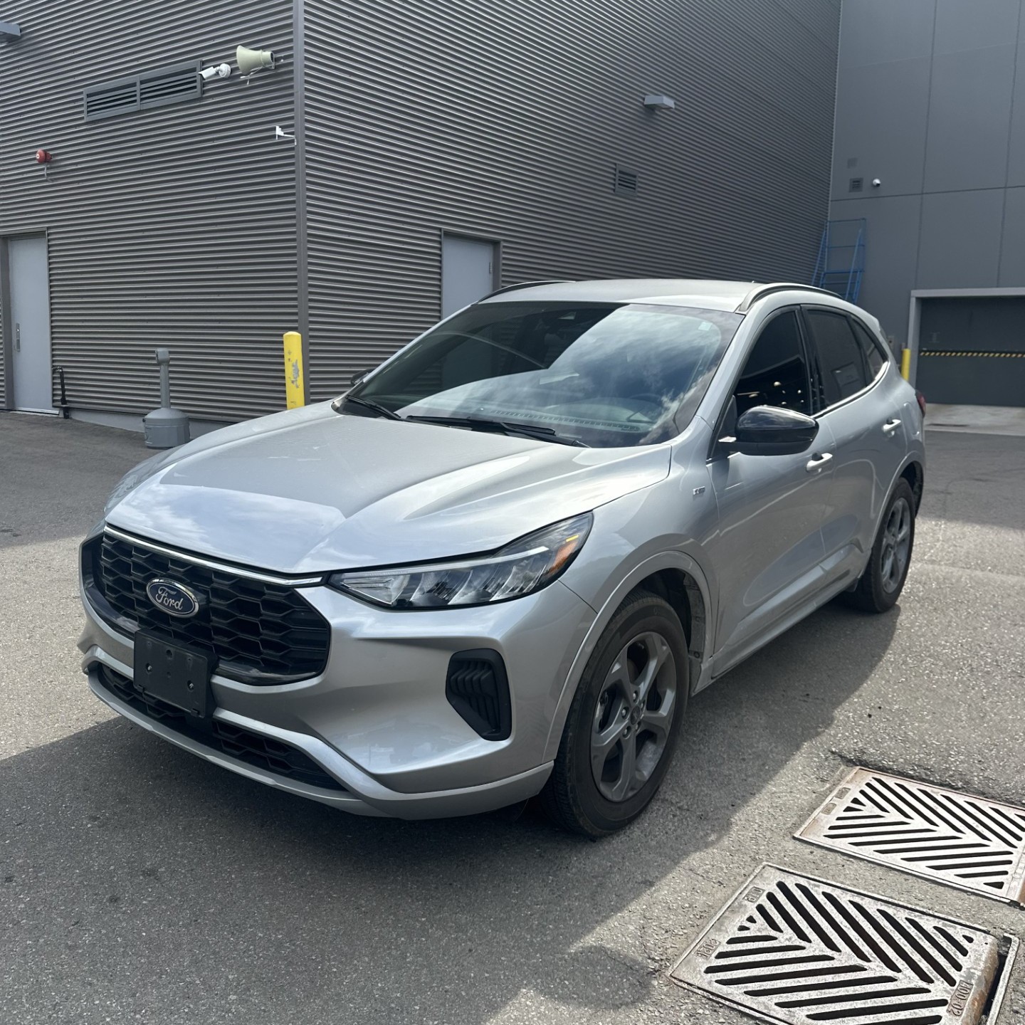 Iconic Silver Metallic 2023 Ford Escape Hybrid SUV / Crossover Automatic