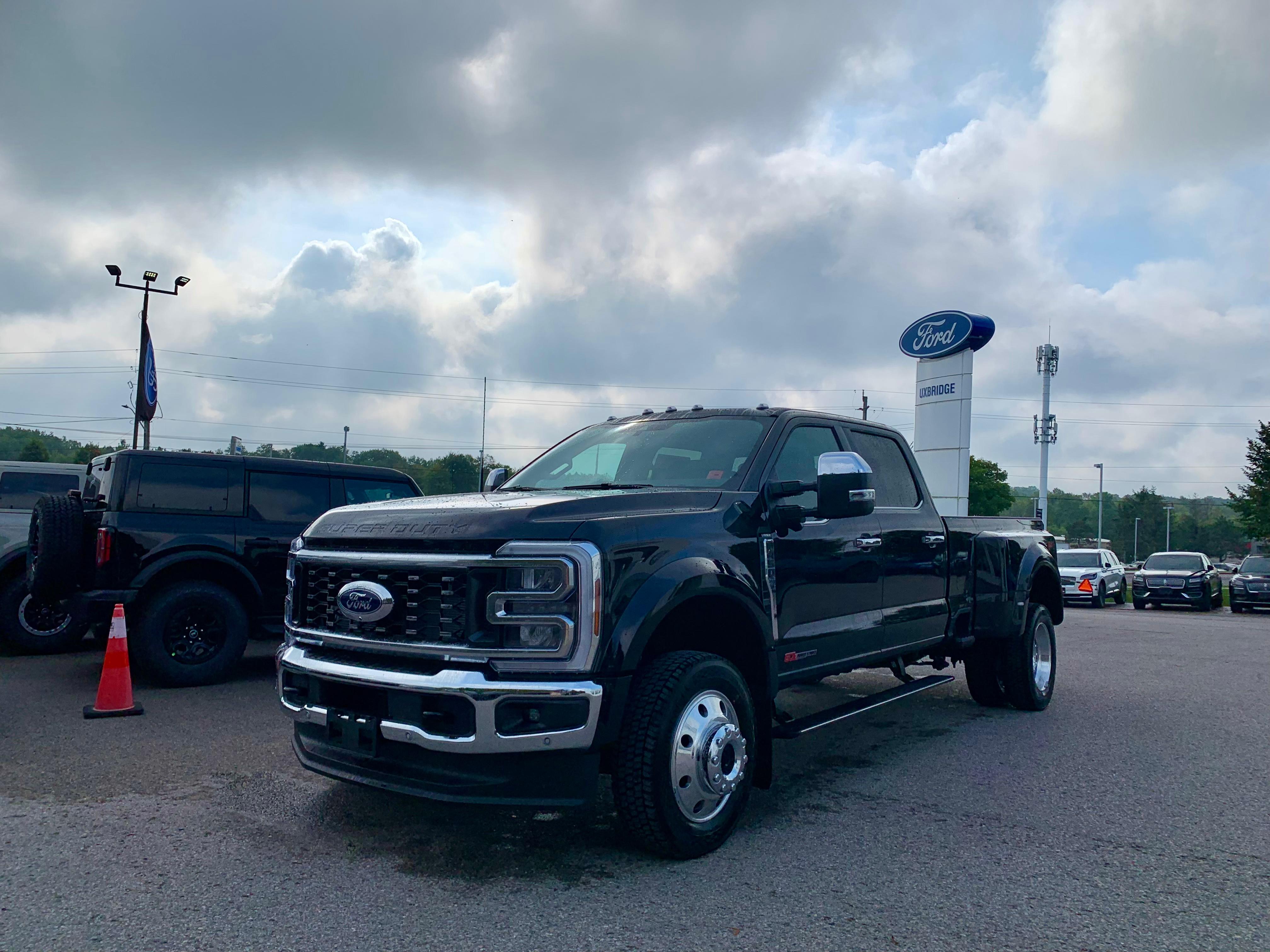 Agate Black Metallic 2026 Ford F-450 Super Duty Pickup Truck Four-Wheel Drive Automatic
