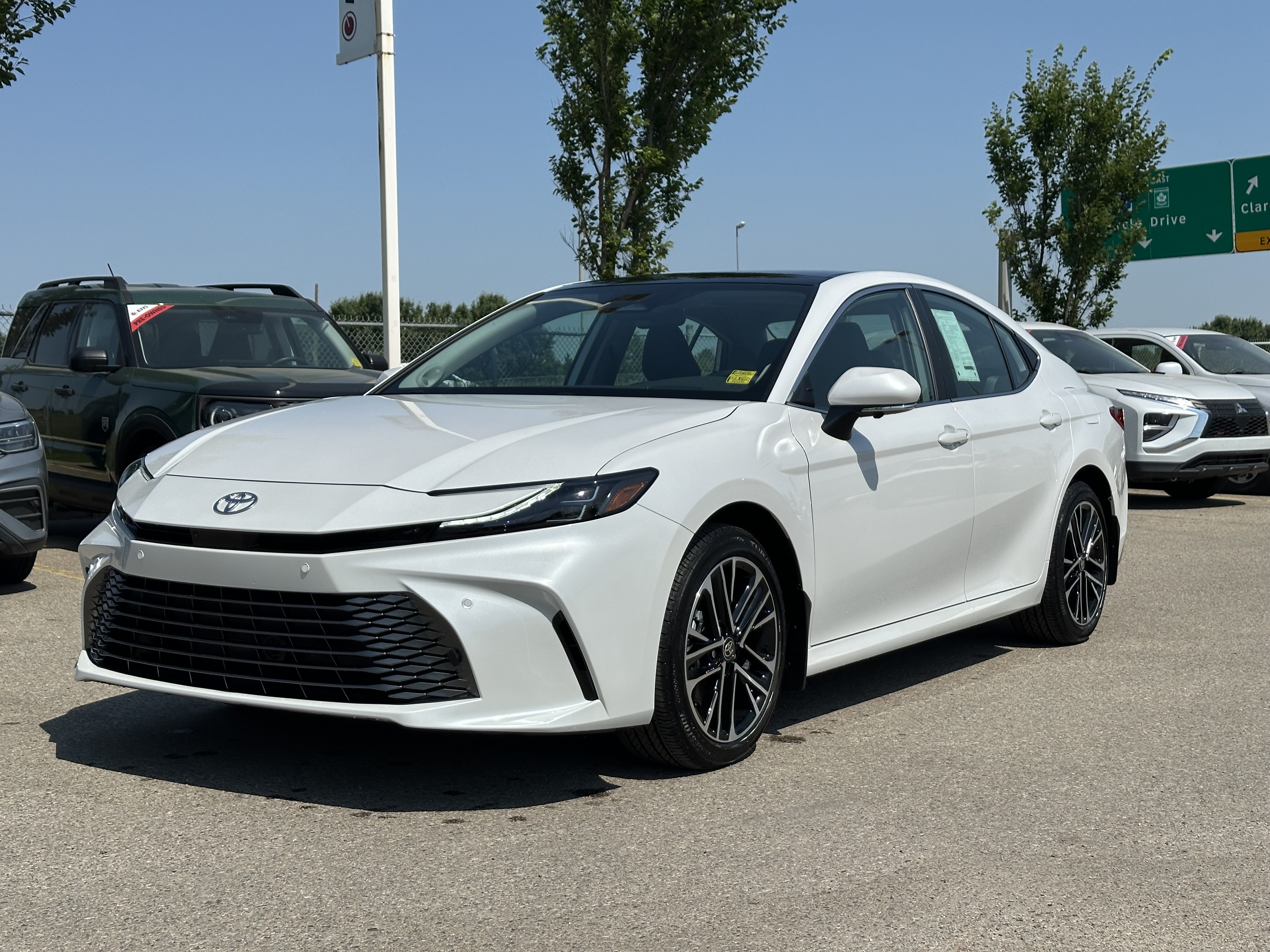 White (Wind Chill Pearl) 2026 Toyota Camry Sedan All-Wheel Drive Automatic