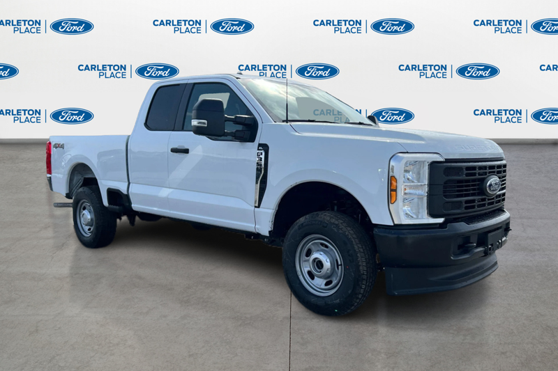 Oxford White 2026 Ford F-350 Super Duty XL SuperCab 4WD Pickup Truck Four-Wheel Drive Automatic