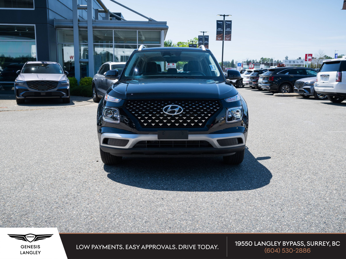 Black 2023 Hyundai Venue Ultimate FWD SUV / Crossover Automatic