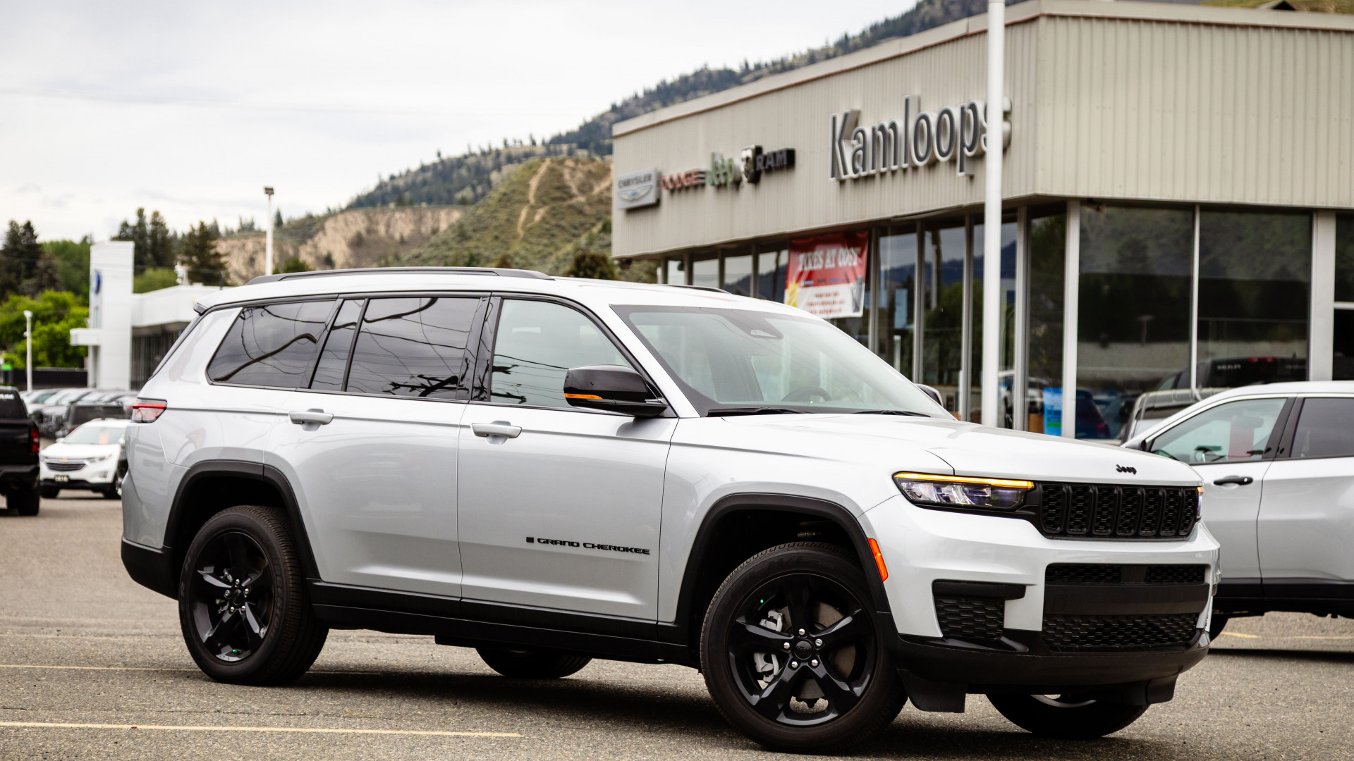 Silver Zynith 2025 Jeep Grand Cherokee L SUV / Crossover Four-Wheel Drive Automatic