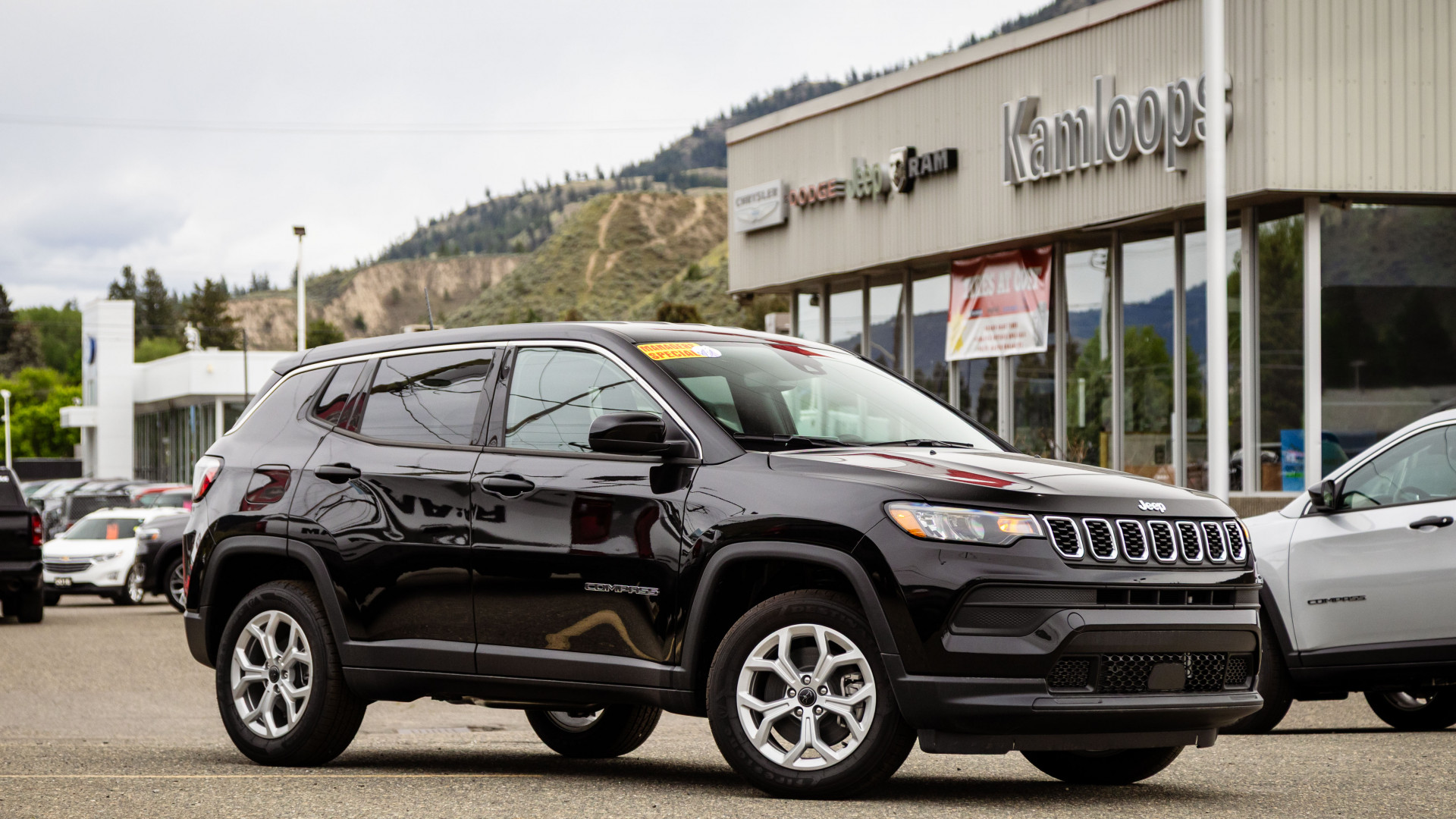 Diamond Black Crystal Pearlcoat 2025 Jeep Compass SUV / Crossover Four-Wheel Drive Automatic
