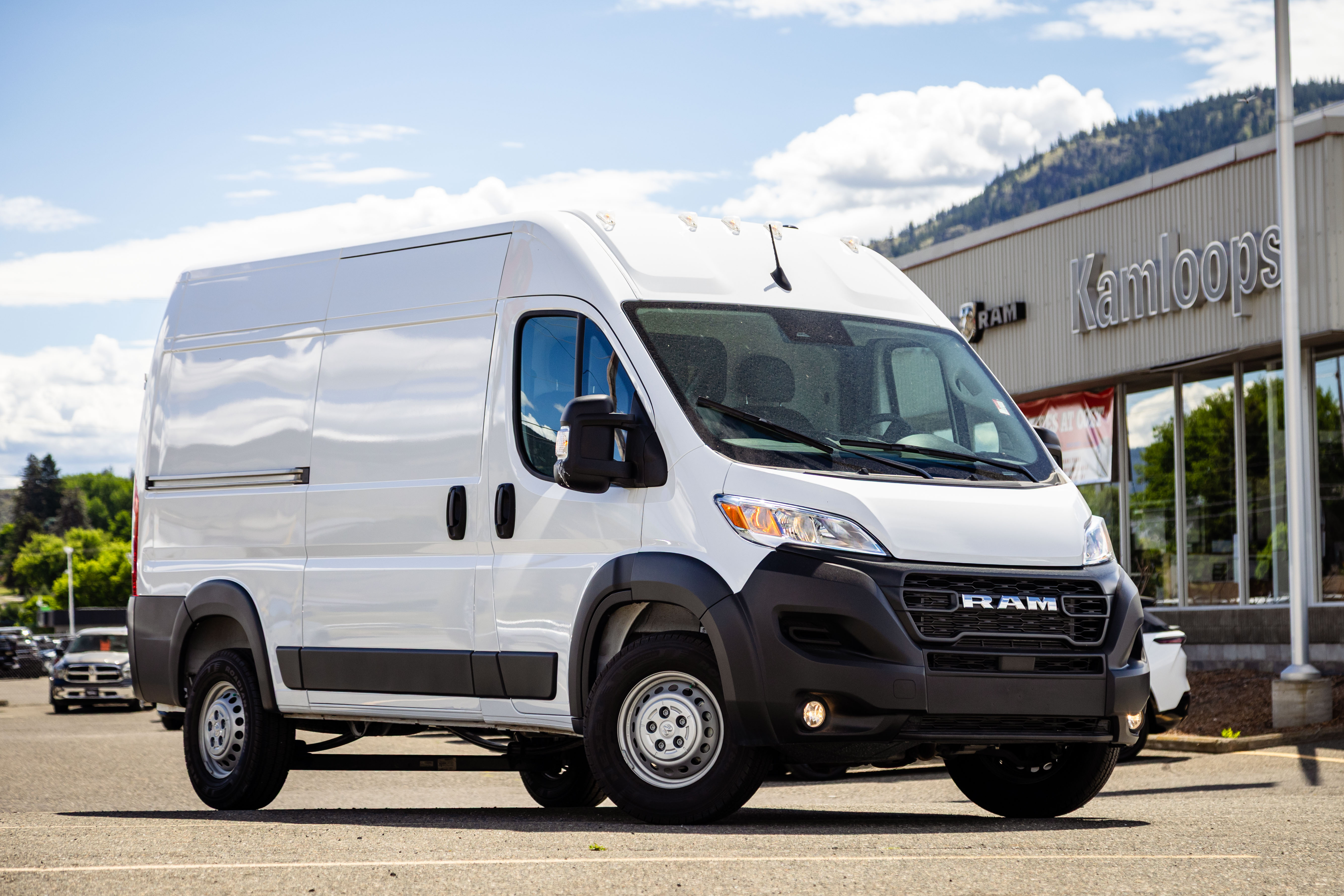 Bright White 2025 RAM ProMaster Van Automatic
