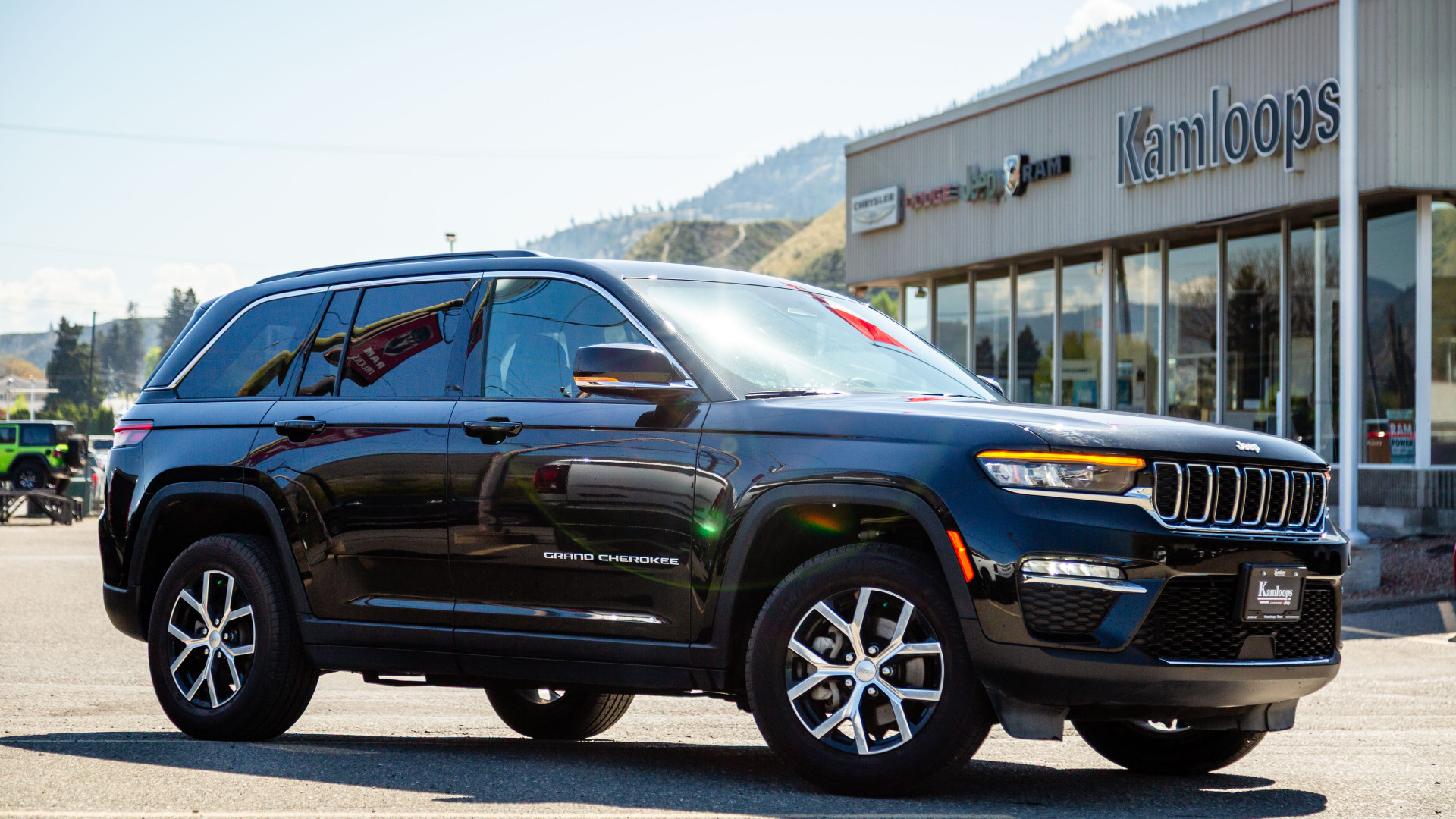 Diamond Black Crystal Pearl 2024 Jeep Grand Cherokee SUV / Crossover Four-Wheel Drive Automatic