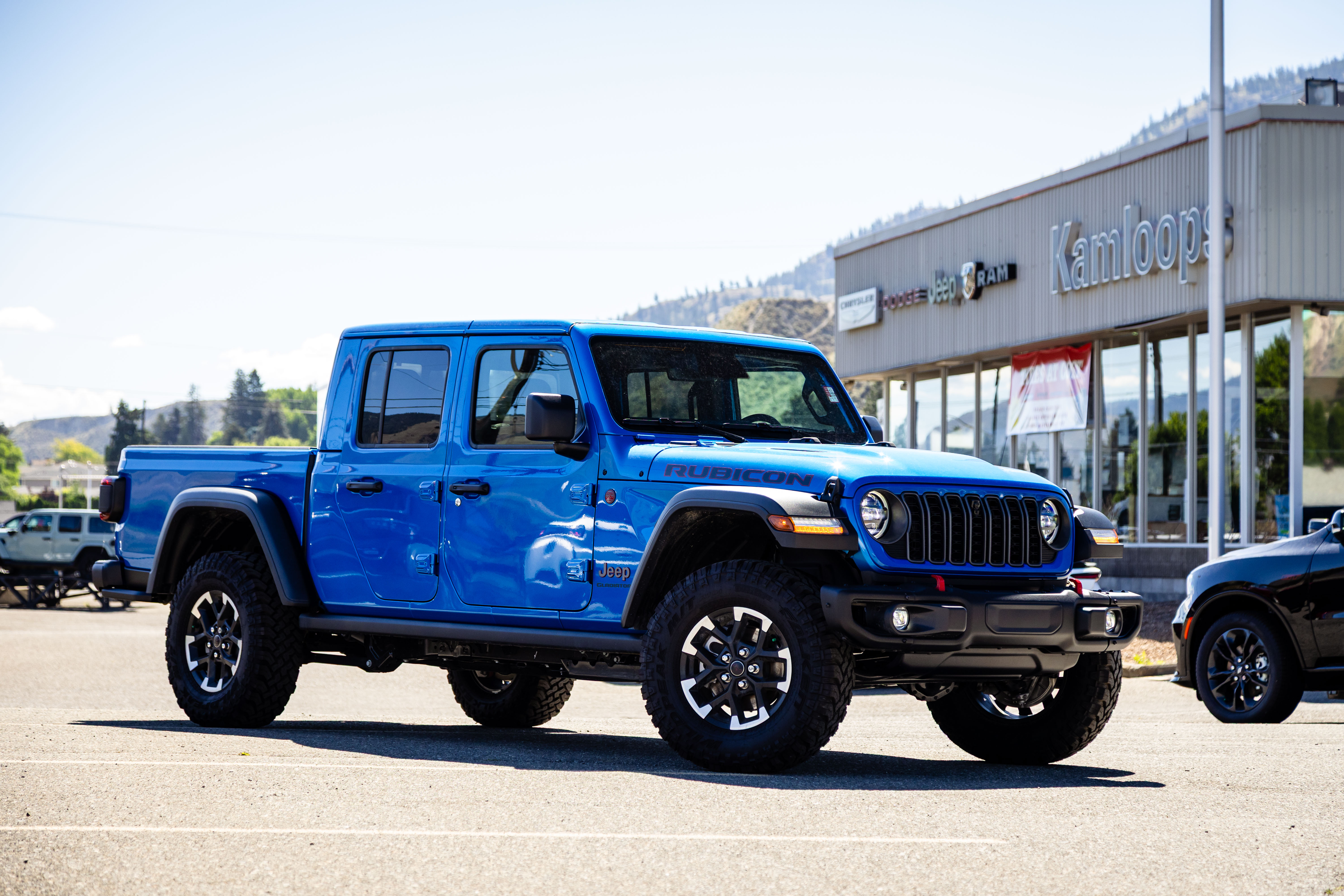 Hydro Blue Pearl 2026 Jeep Gladiator Pickup Truck Four-Wheel Drive Automatic