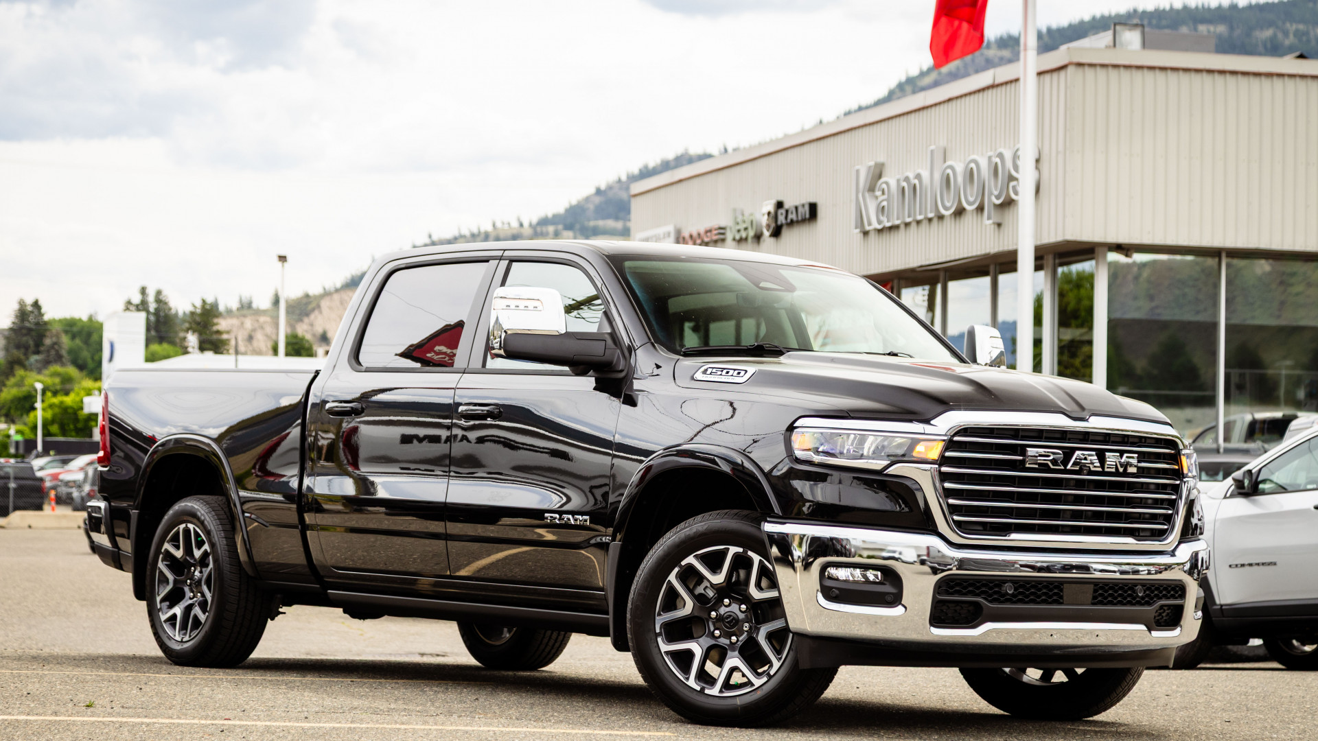 Diamond Black Crystal Pearlcoat 2026 RAM 1500 Pickup Truck Four-Wheel Drive Automatic