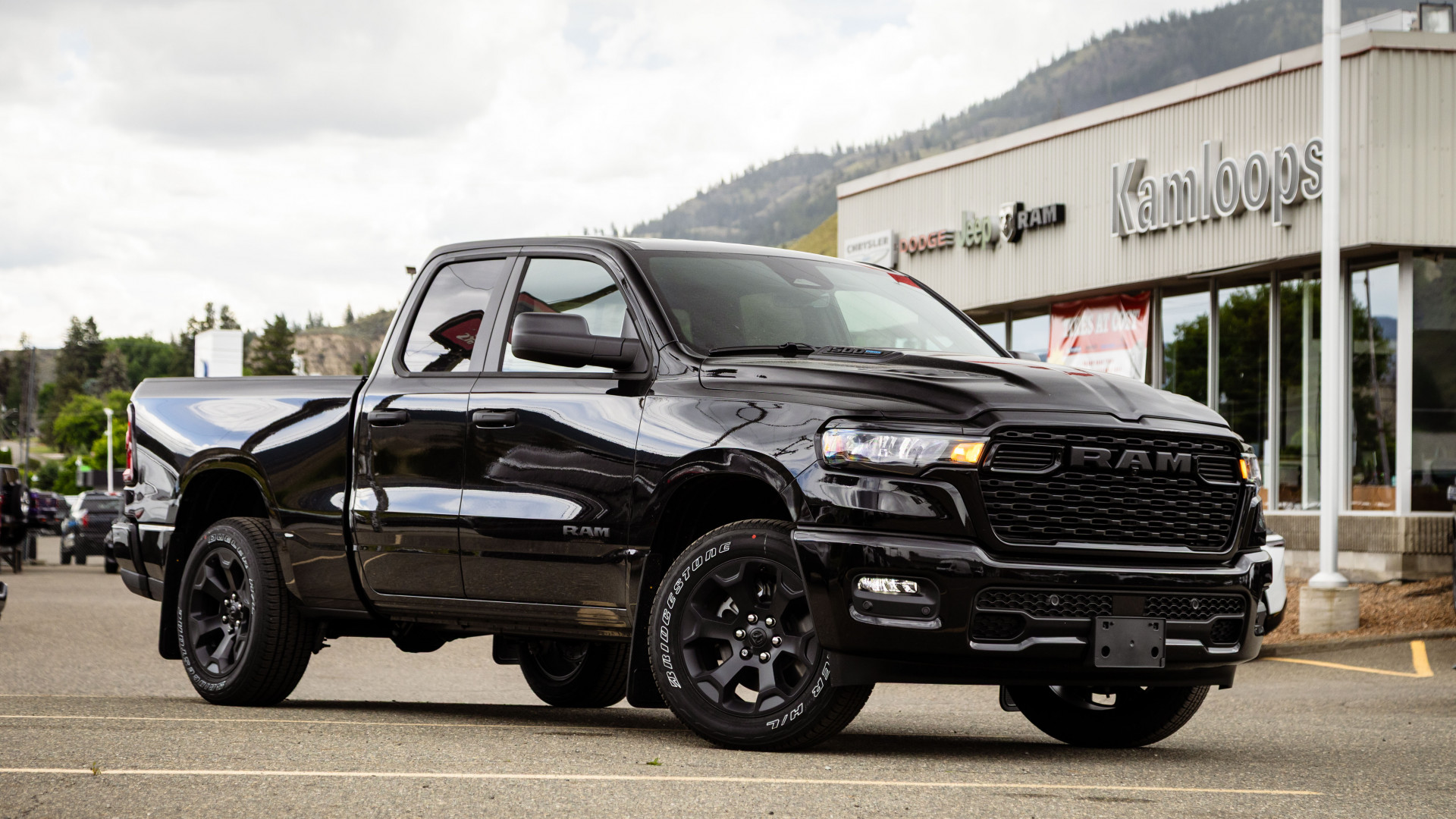 Diamond Black Crystal Pearl 2026 RAM 1500 Pickup Truck Four-Wheel Drive Automatic