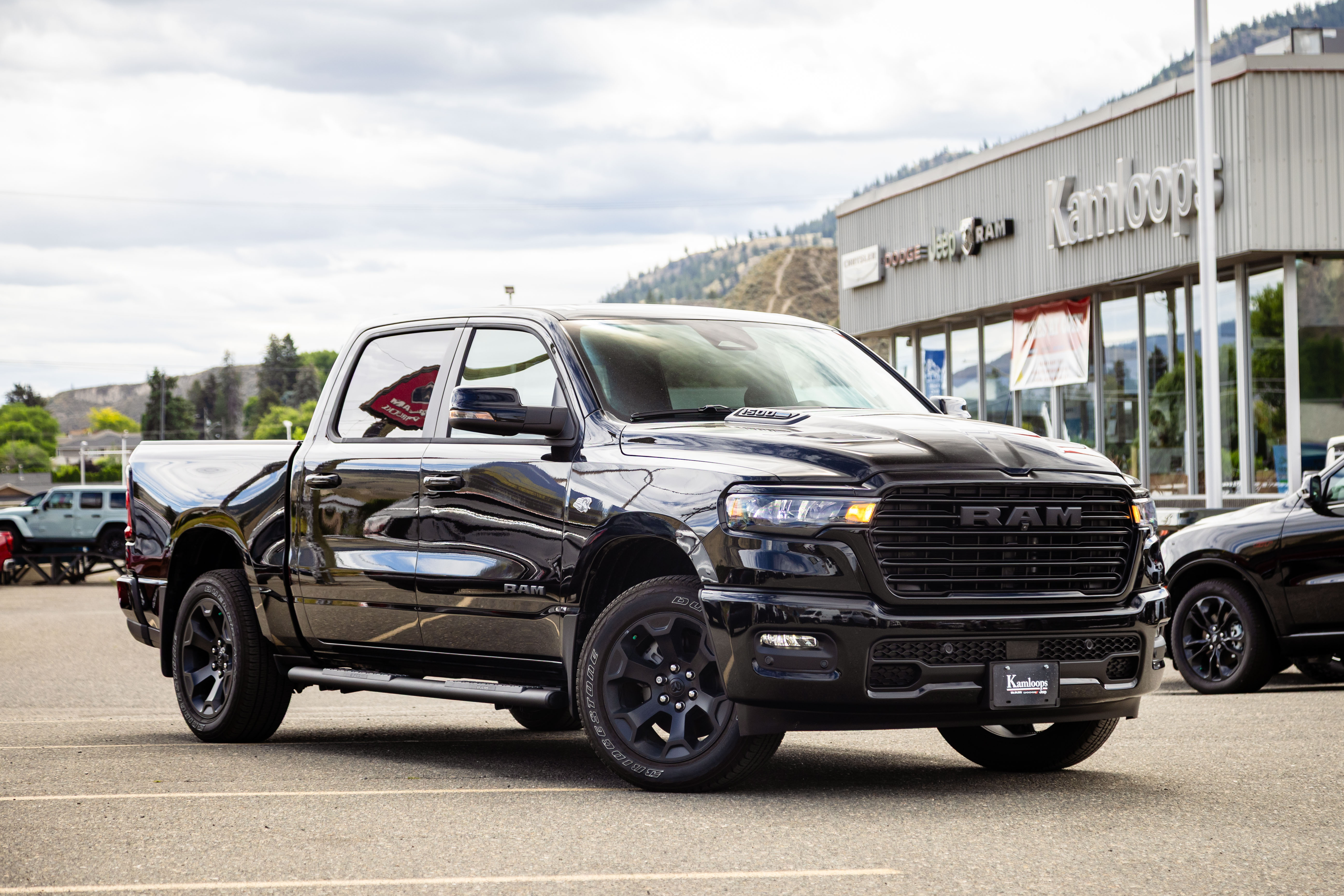 Diamond Black Crystal Pearlcoat 2026 RAM 1500 Pickup Truck Automatic