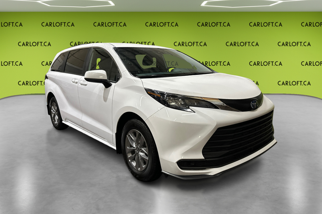 White 2025 Toyota Sienna LE 8-Passenger AWD Minivan All-Wheel Drive Automatic