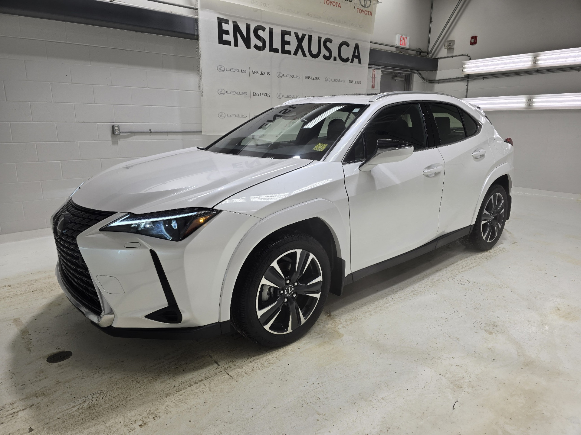 2025 Lexus UX Hybrid 300h Premium AWD