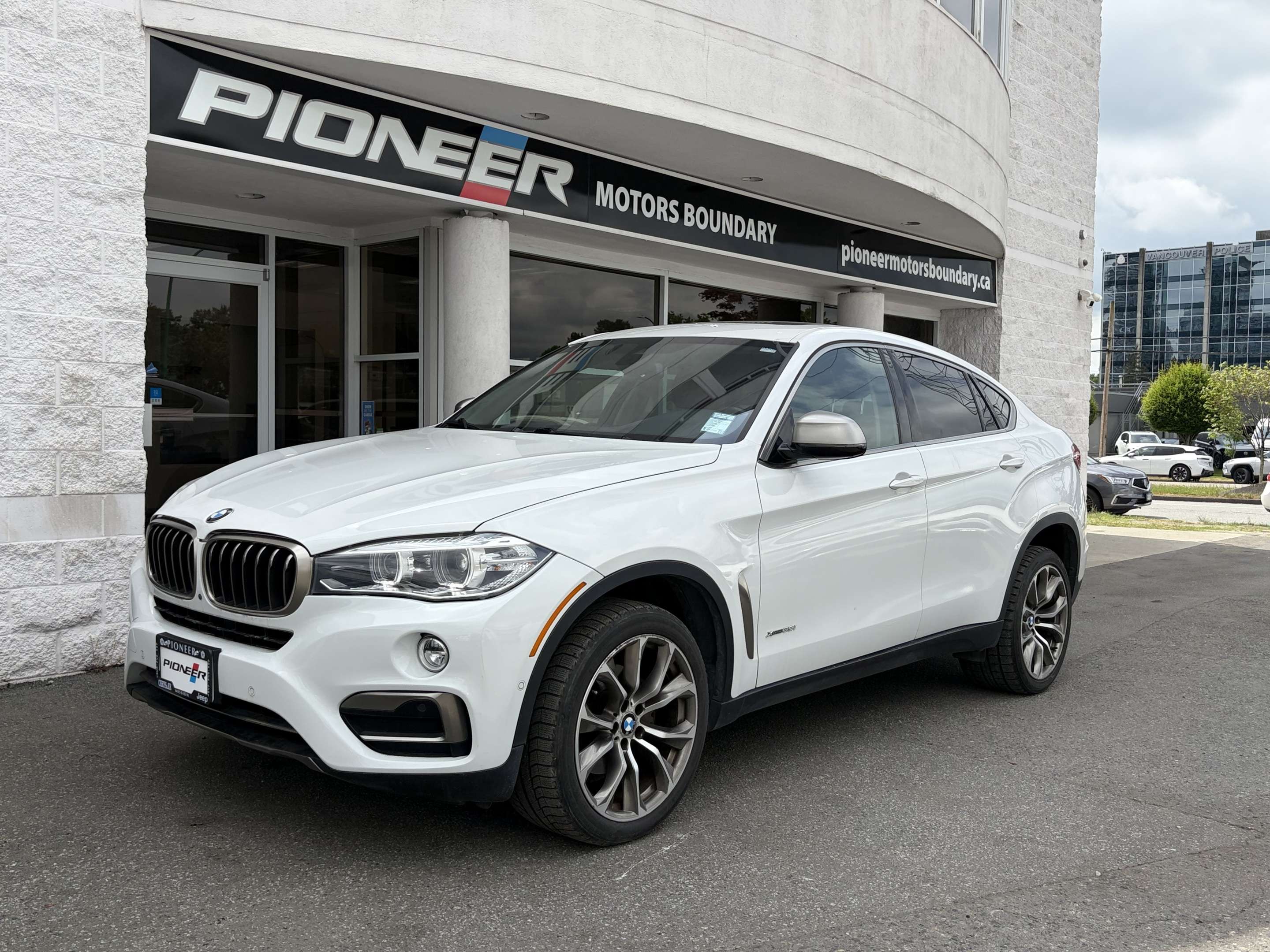 White Metallic 2018 BMW X6 SUV / Crossover All-Wheel Drive Automatic