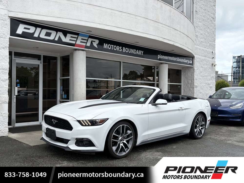 Oxford White 2015 Ford Mustang Convertible Rear-Wheel Drive Automatic