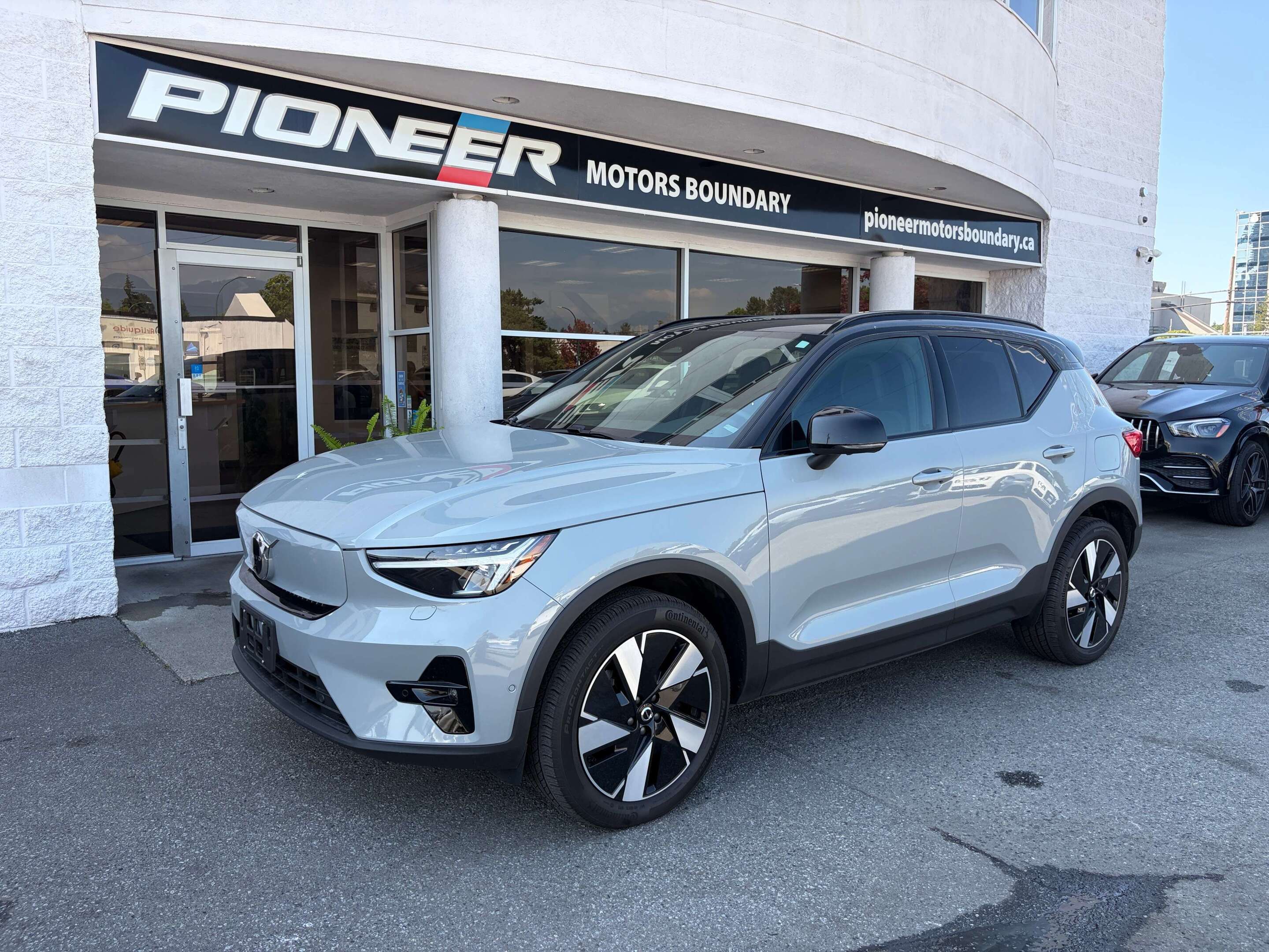 Gray 2024 Volvo XC40 Recharge SUV / Crossover All-Wheel Drive Automatic