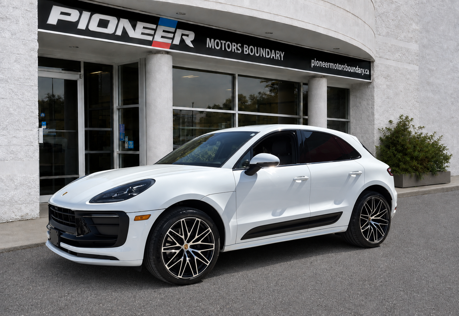 White 2023 Porsche Macan SUV / Crossover All-Wheel Drive Automatic