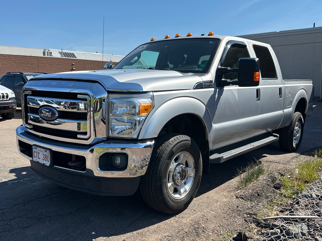 Ingot Silver Metallic 2014 Ford F-250 Super Duty XLT Crew Cab 4WD Pickup Truck Four-Wheel Drive Automatic