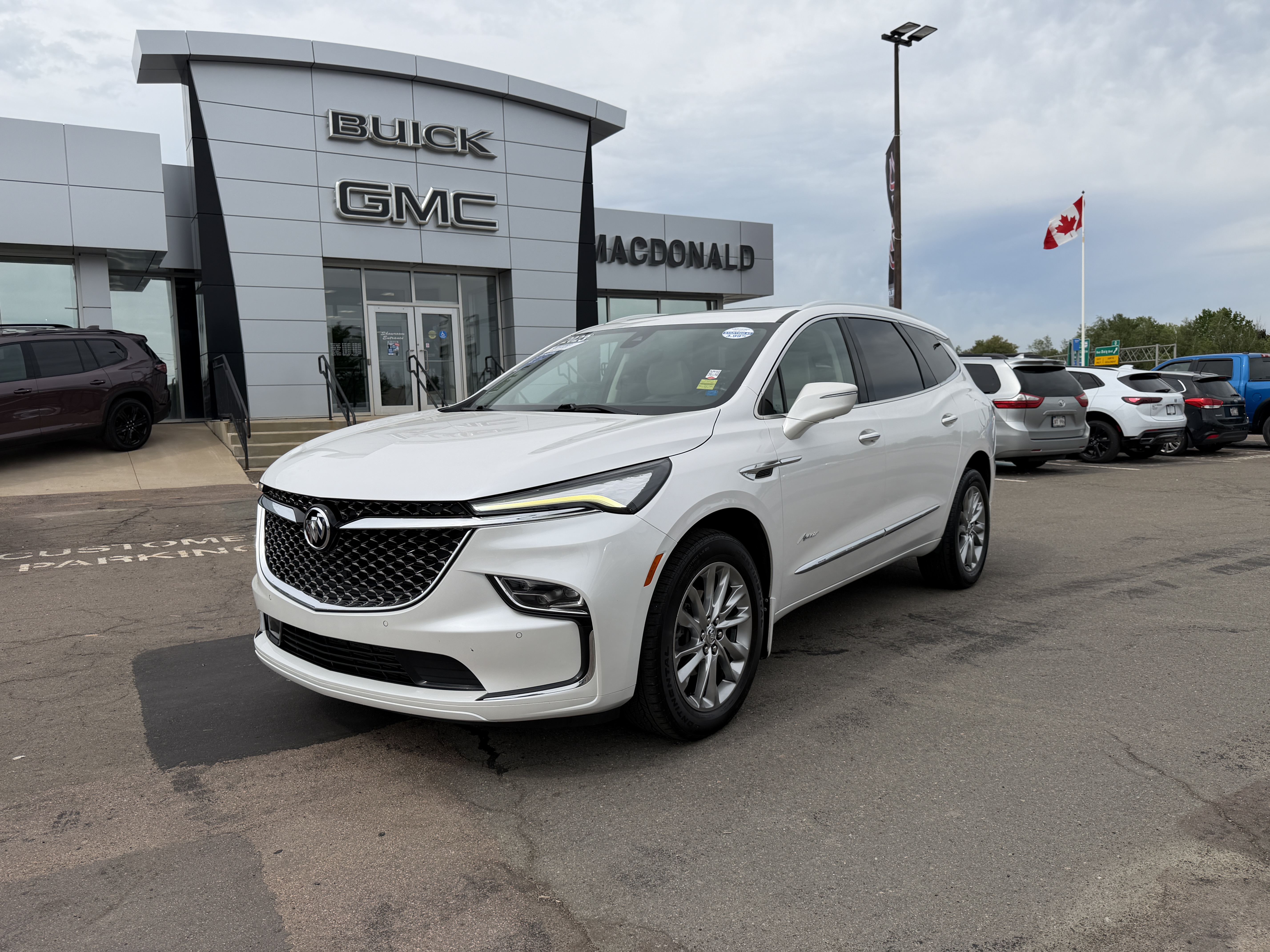 White Frost Tricoat 2023 Buick Enclave Avenir AWD SUV / Crossover Four-Wheel Drive Automatic