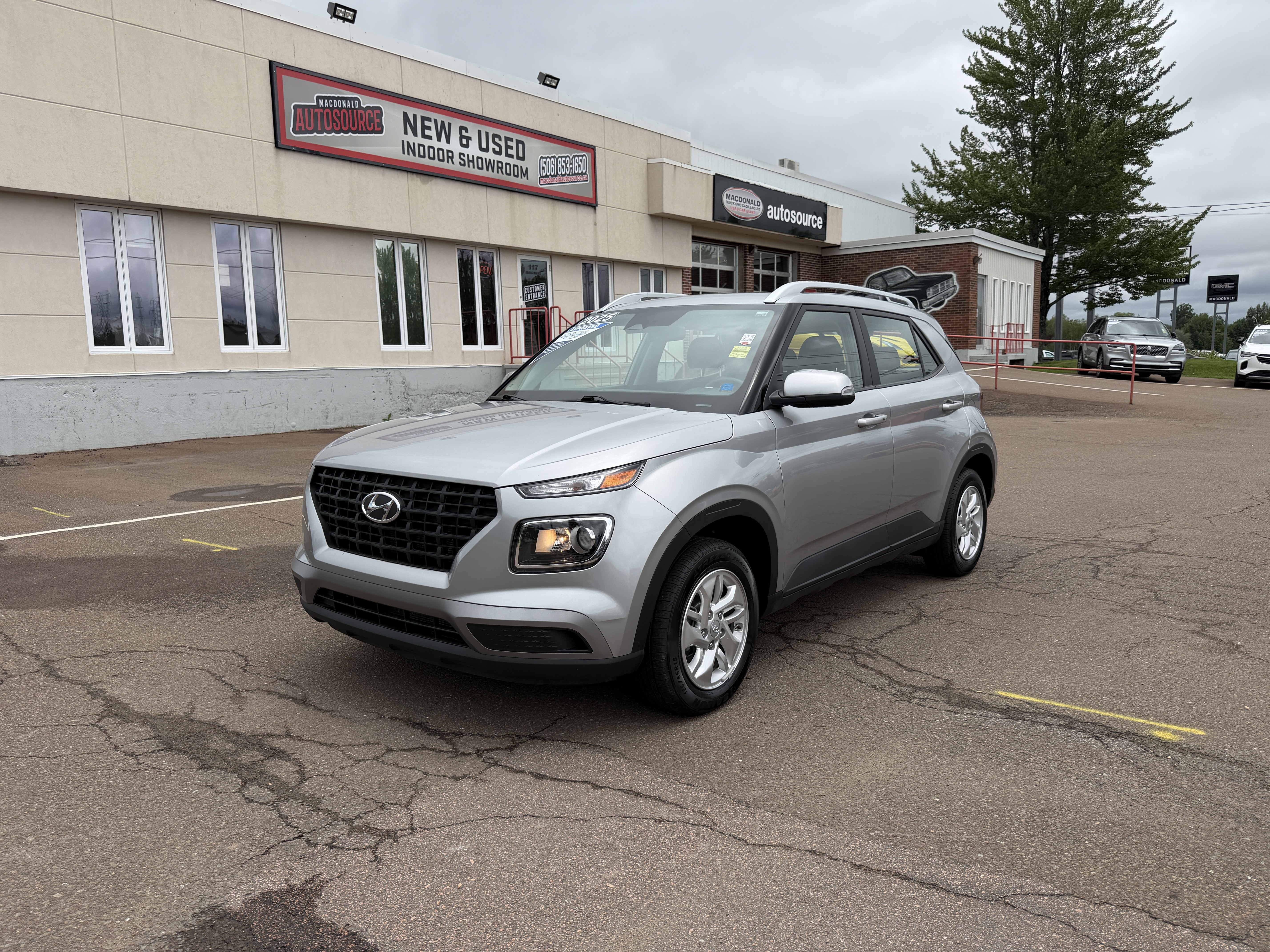 Shimmering Silver 2025 Hyundai Venue SUV / Crossover Front-Wheel Drive Automatic