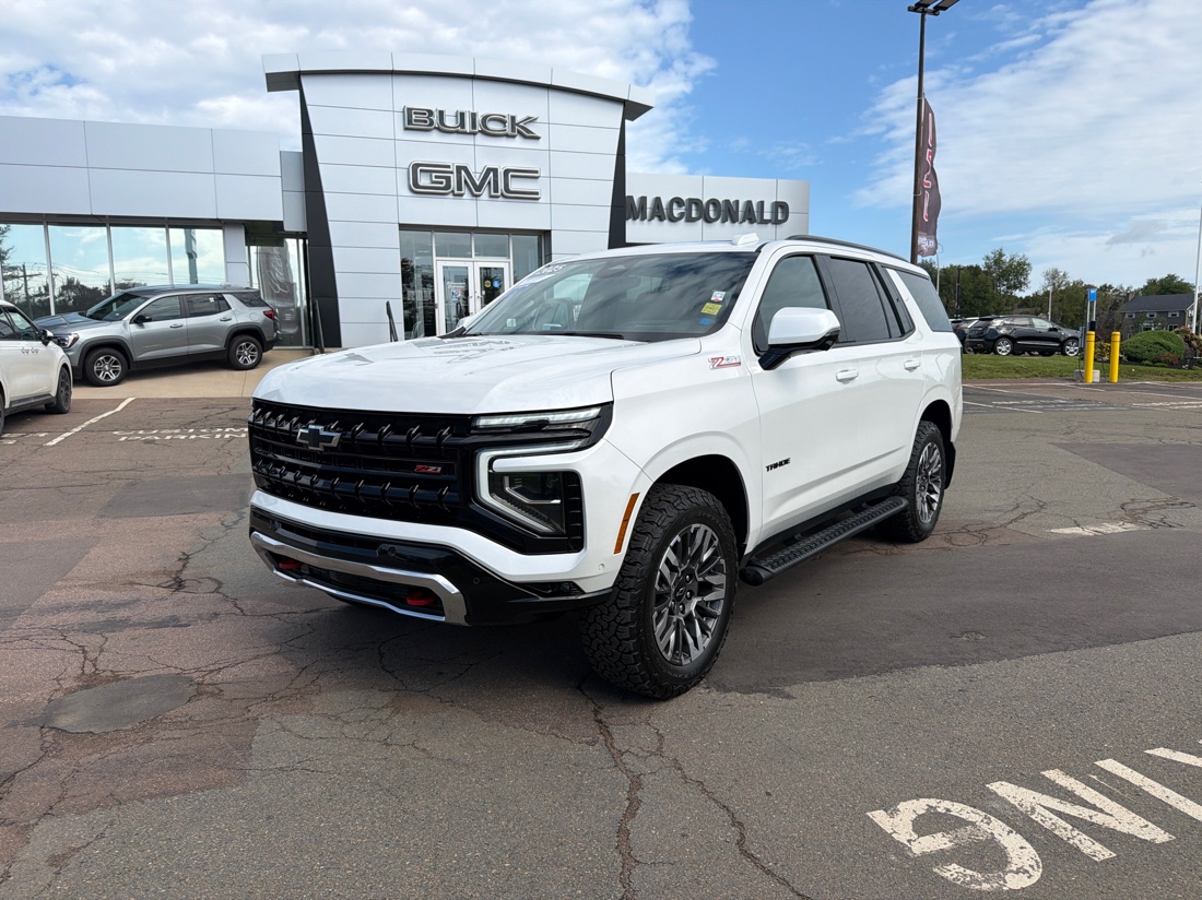 White (Iridescent Pearl Tricoat) 2025 Chevrolet Tahoe SUV / Crossover Four-Wheel Drive Automatic