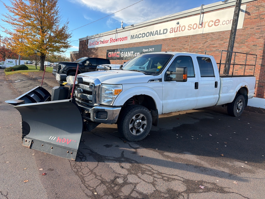 Oxford White 2016 Ford F-250 Super Duty Pickup Truck Four-Wheel Drive Automatic