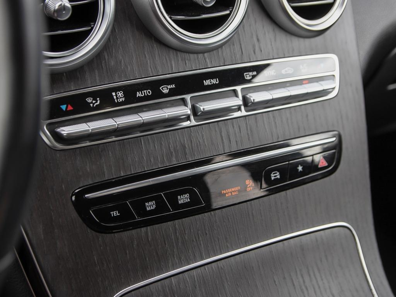 2022 Mercedes-Benz GLC 300 4MATIC SUV  Turbo Performance, Prestigious German Engineering - White exterior view 20