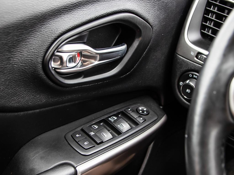 2019 Jeep Cherokee North Legendary Capability & Comfort, Ready for Any Adventure - Grey exterior view 17