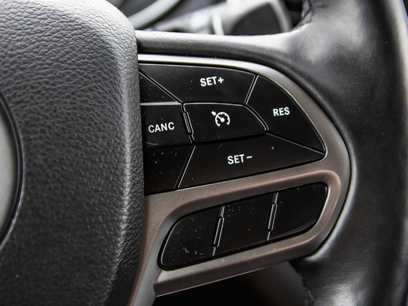 2019 Jeep Cherokee North Legendary Capability & Comfort, Ready for Any Adventure - Grey exterior view 19