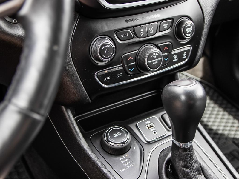 2019 Jeep Cherokee North  Legendary Capability & Comfort, Ready for Any Adventure - Grey exterior view 20