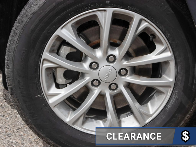 2019 Jeep Cherokee North Legendary Capability & Comfort, Ready for Any Adventure - Grey exterior view 6