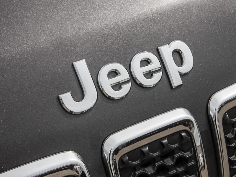 2019 Jeep Cherokee North Legendary Capability & Comfort, Ready for Any Adventure - Grey exterior view 9