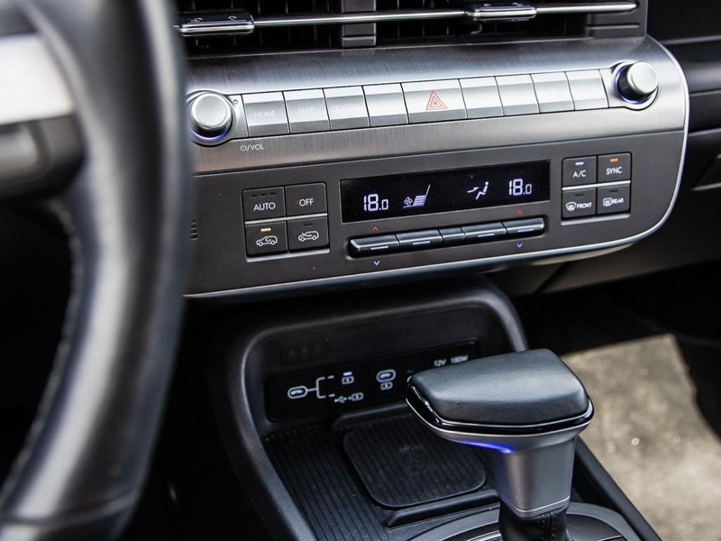 2025 Hyundai Kona Preferred AWD w/Trend Package  Trend Package Upgrade! Power Sunroof & Leatherette - Grey exterior view 20