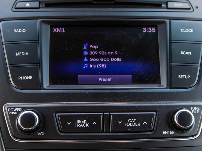 2018 Hyundai Santa Fe XL Premium  True 7-Passenger XL! Spacious 3-Row Family Explorer - Silver exterior view 20