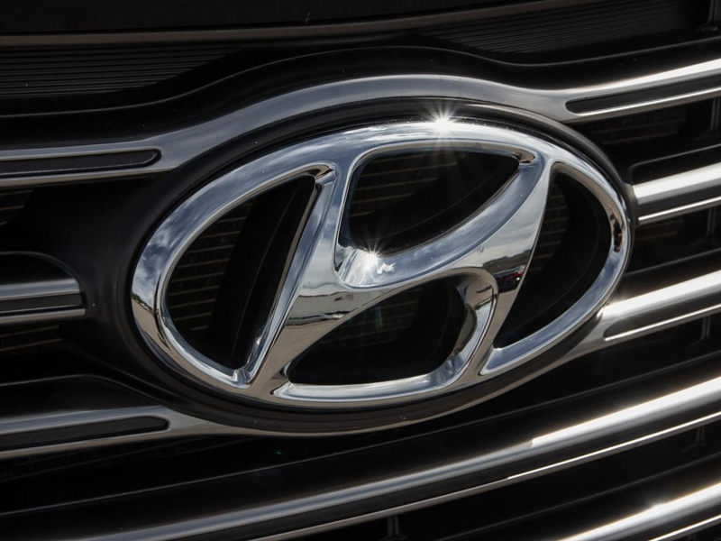2018 Hyundai Santa Fe XL Premium True 7-Passenger XL! Spacious 3-Row Family Explorer - Silver exterior view 8