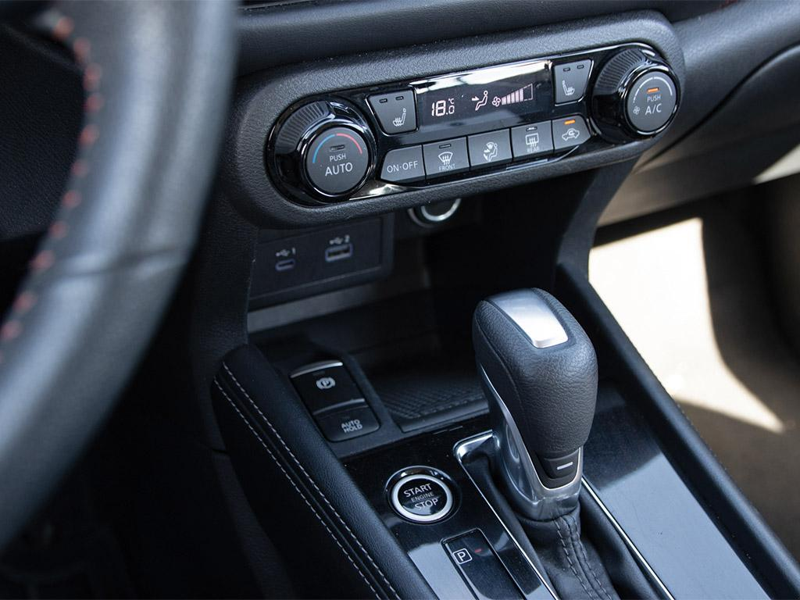 2024 Nissan Kicks SR  Fuel-Efficient Titan! Modern SR Trim, Incredible Value - Grey exterior view 20