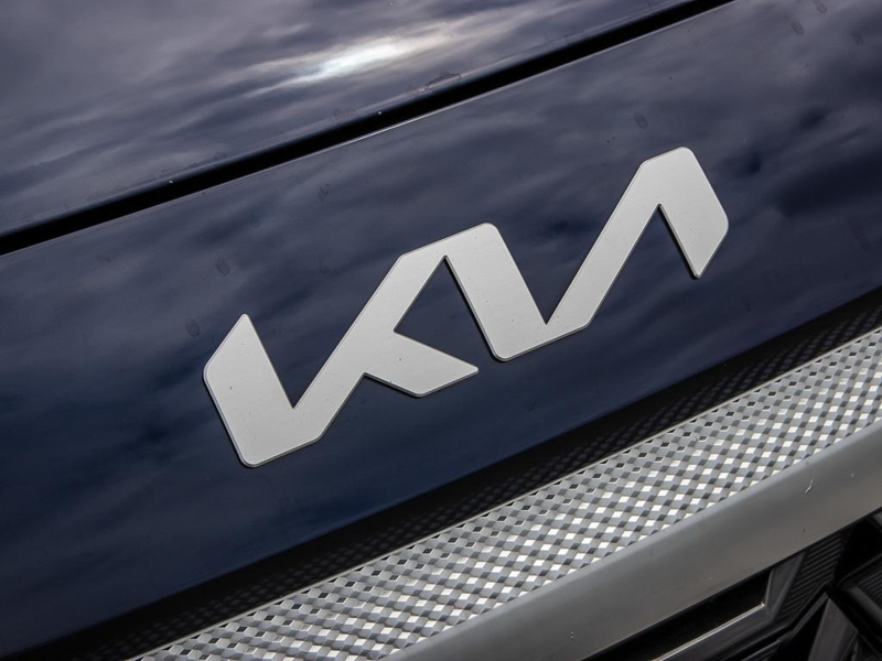 2025 Kia Seltos EX SUV Space, Hatchback Gas Bills! Best-In-Class Utility - Dark Ocean Blue exterior view 8