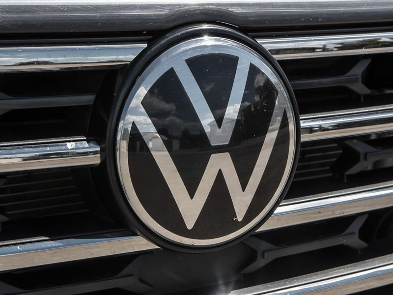 2025 Volkswagen Atlas Comfortline 2.0 TSI  True 7-Seater Utility, Massive 3rd Row, Huge Cargo Bay - Black exterior view 9