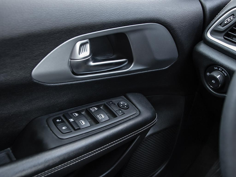 2022 Chrysler Pacifica Touring AWD AWD Plus Stow 'n Go, Fold-Flat 3rd Row, Huge Cargo Space - Silver exterior view 17