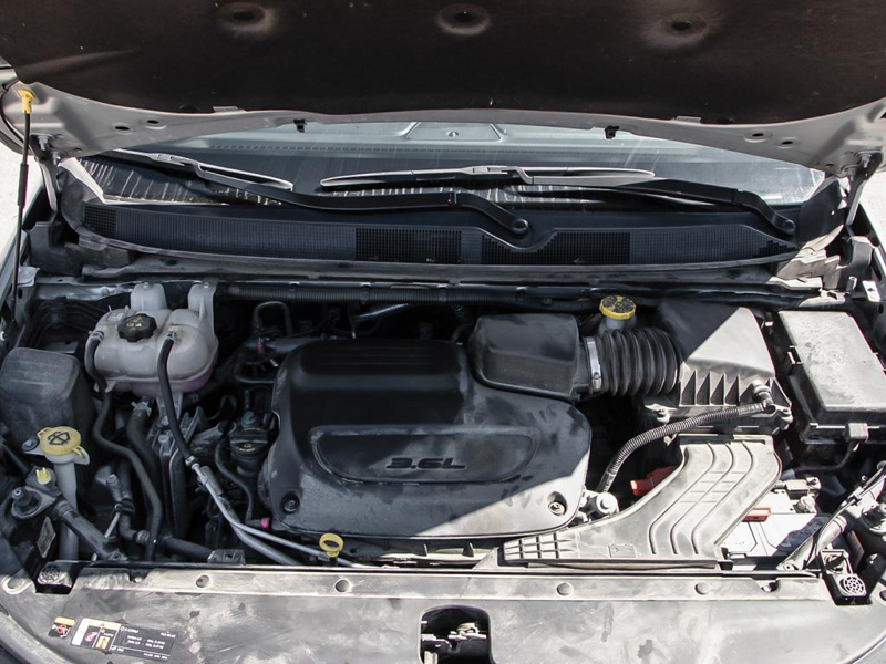 2022 Chrysler Pacifica Touring AWD AWD Plus Stow 'n Go, Fold-Flat 3rd Row, Huge Cargo Space - Silver exterior view 8