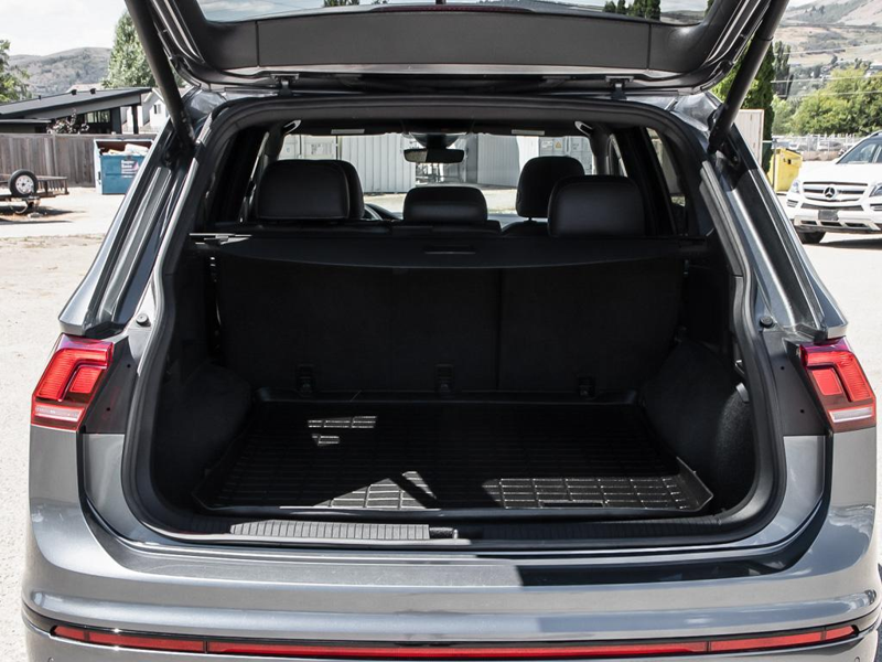 2023 Volkswagen Tiguan Comfortline R-Line Black Edition R-Line Black Edition! Gloss 19
