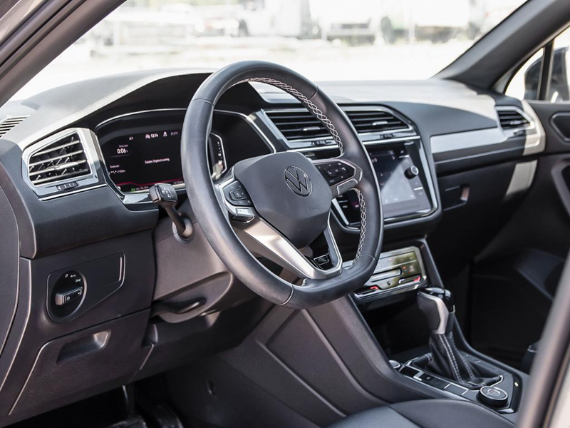 2023 Volkswagen Tiguan Comfortline R-Line Black Edition R-Line Black Edition! Gloss 19