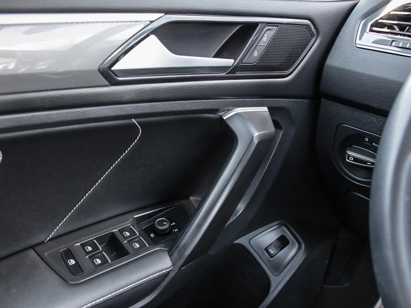 2023 Volkswagen Tiguan Comfortline R-Line Black Edition R-Line Black Edition! Gloss 19