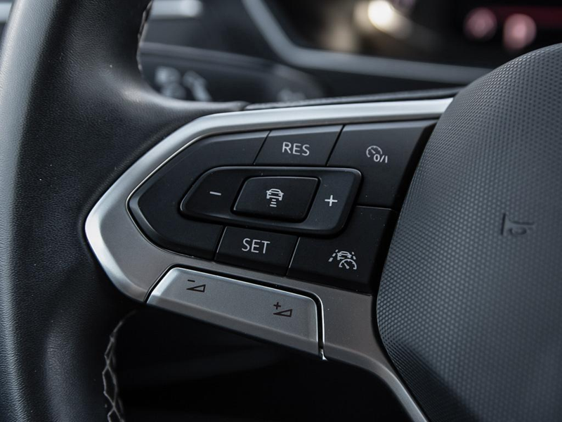 2023 Volkswagen Tiguan Comfortline R-Line Black Edition R-Line Black Edition! Gloss 19