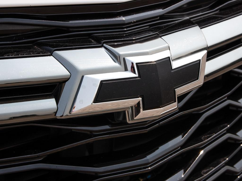2023 Chevrolet Equinox RS Modern RS Styling! Blacked-Out Look, High Trim Value - White exterior view 9